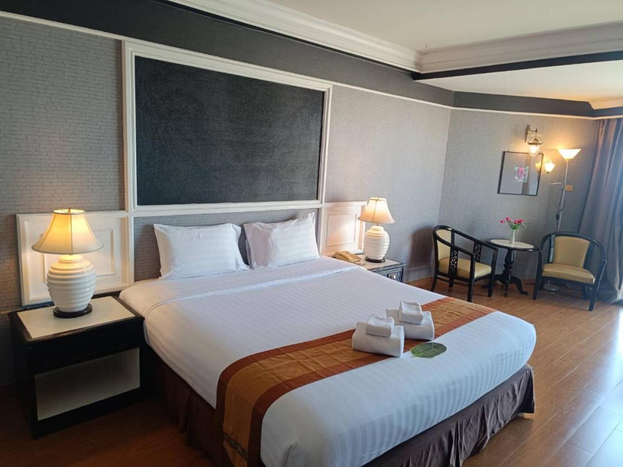 First Pacific Cirrus Hotel Pattaya Exterior foto