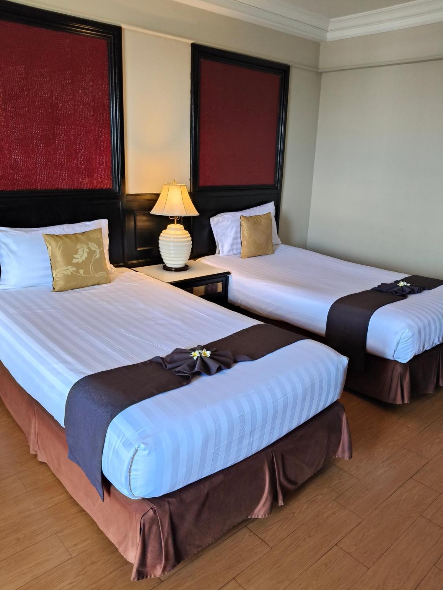 First Pacific Cirrus Hotel Pattaya Exterior foto