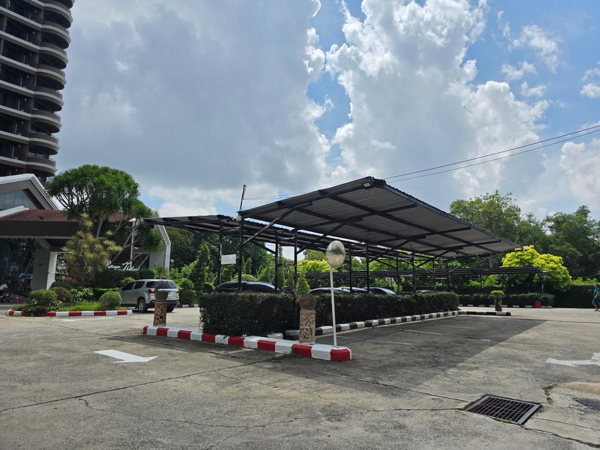 First Pacific Cirrus Hotel Pattaya Exterior foto