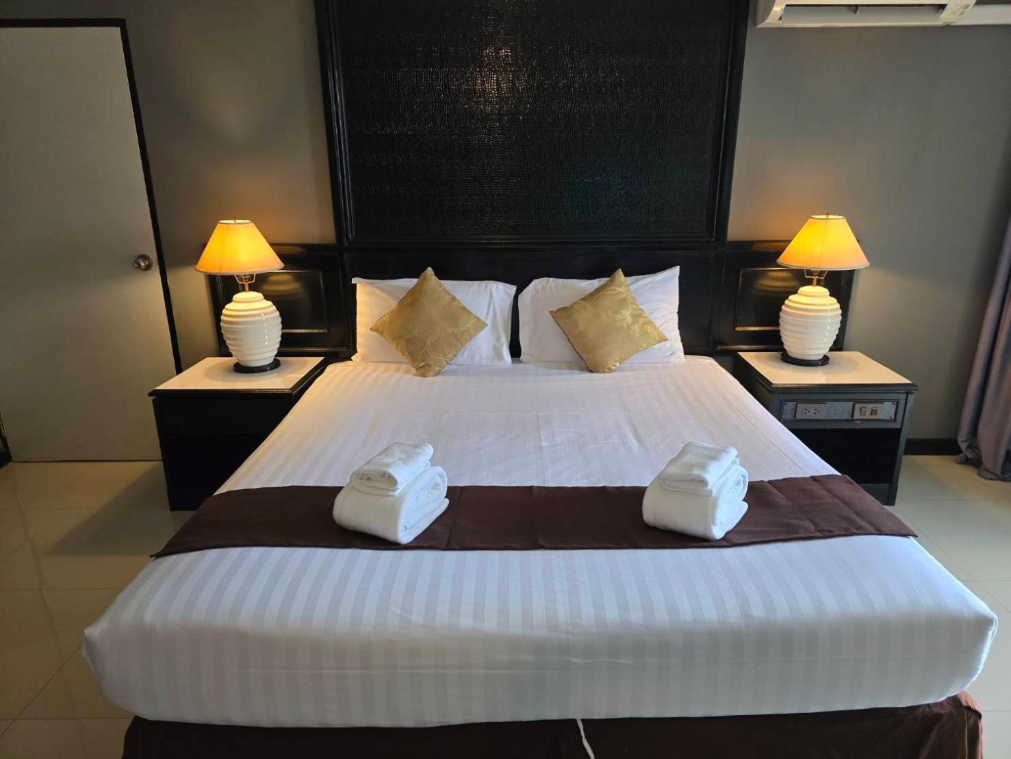 First Pacific Cirrus Hotel Pattaya Exterior foto