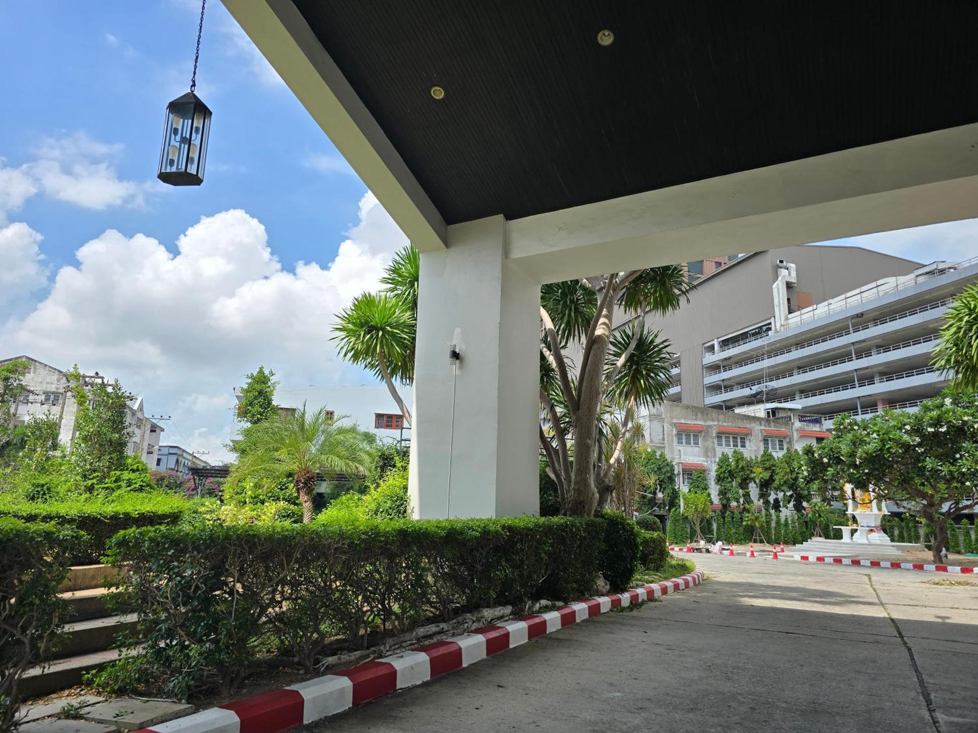 First Pacific Cirrus Hotel Pattaya Exterior foto