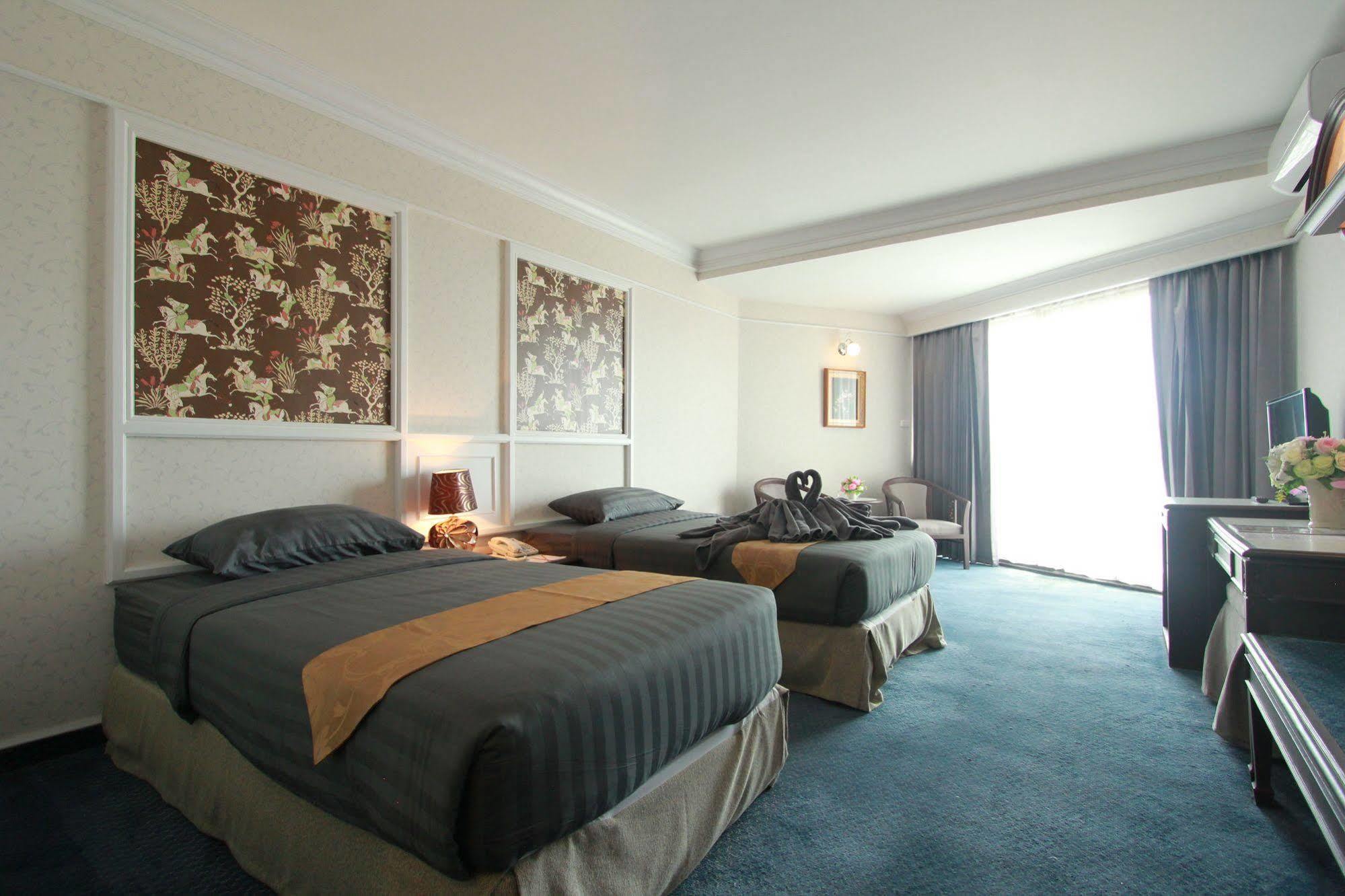 First Pacific Cirrus Hotel Pattaya Exterior foto